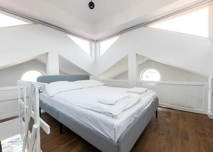 Yellow House By Victus * 索波特